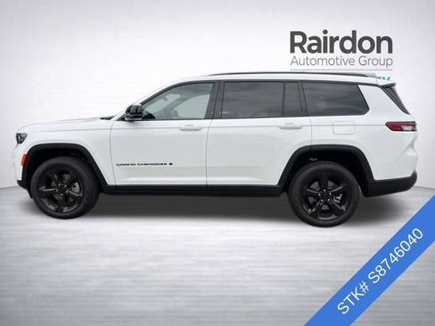 Used 2025 Jeep Grand Cherokee L Limited w/ Black Appearance Package AWD/4WD image 4