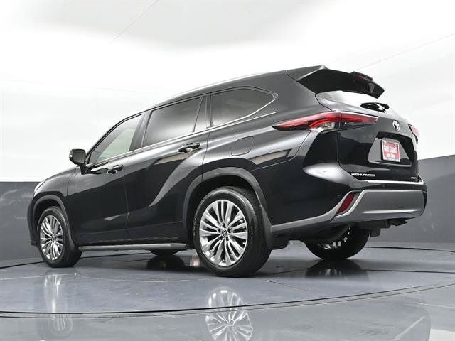Used 2024 Toyota Highlander Platinum FWD image 34
