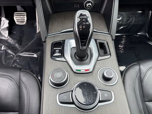 Used 2022 Alfa Romeo Stelvio Ti AWD/4WD image 19