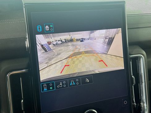 Used 2025 GMC Yukon Denali RWD image 19