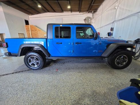 Used 2023 Jeep Gladiator Rubicon w/ Cold Weather Group AWD/4WD image 3