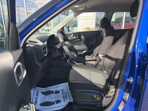 Used 2025 Hyundai Venue SE image 10