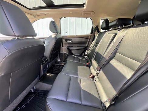 Used 2023 Nissan Rogue SV w/ SV Premium B Package image 8