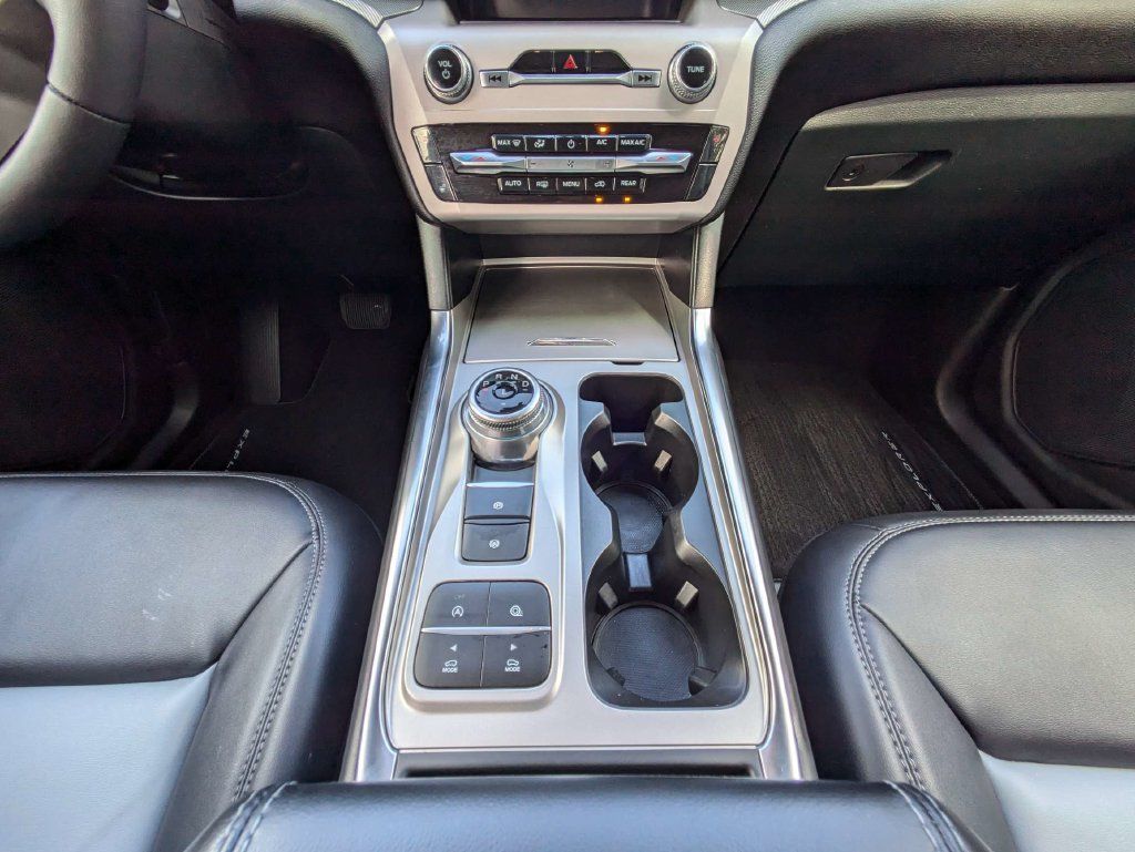 Used 2023 Ford Explorer XLT w/ Equipment Group 202A RWD image 20