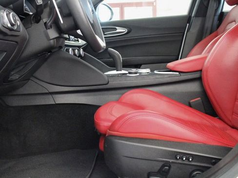 Used 2022 Alfa Romeo Giulia Sprint image 9