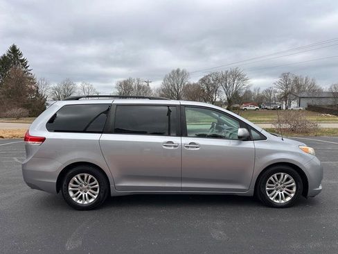 Used 2013 Toyota Sienna XLE image 5