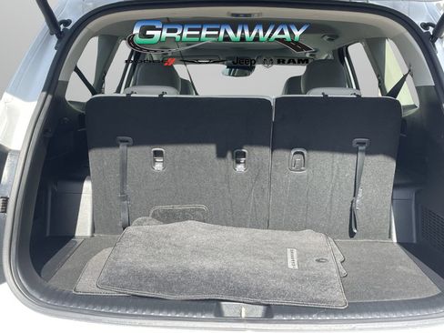 Used 2024 Kia Telluride EX w/ EX Captain's Chair Package FWD image 8