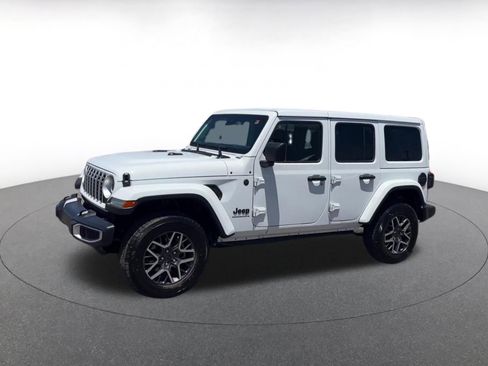Used 2025 Jeep Wrangler Unlimited Sahara AWD/4WD image 8