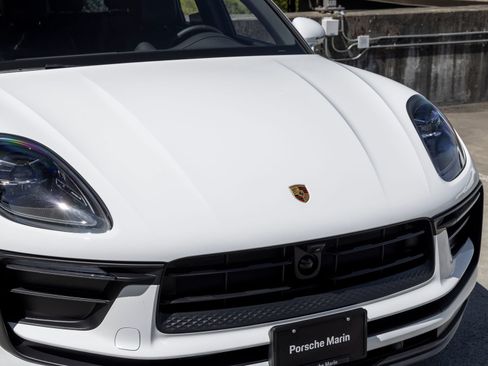 Certified 2026 Porsche Macan AWD/4WD image 15