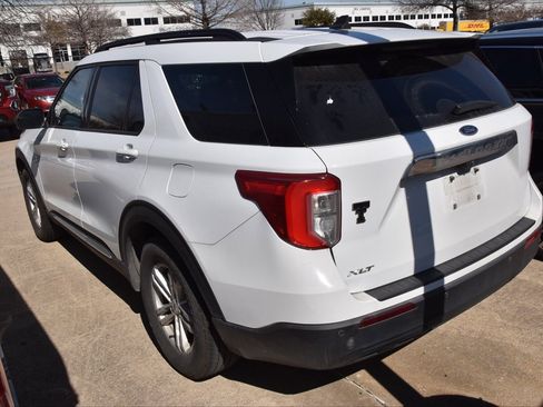 Used 2021 Ford Explorer XLT image 9