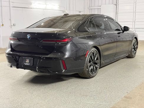 Used 2023 BMW i7 xDrive60 AWD/4WD image 9