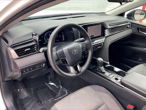 Used 2025 Toyota Camry LE FWD image 18