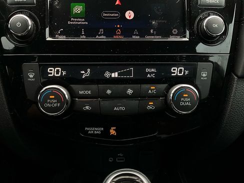 Used 2019 Nissan Rogue SL w/ Premium Package image 29