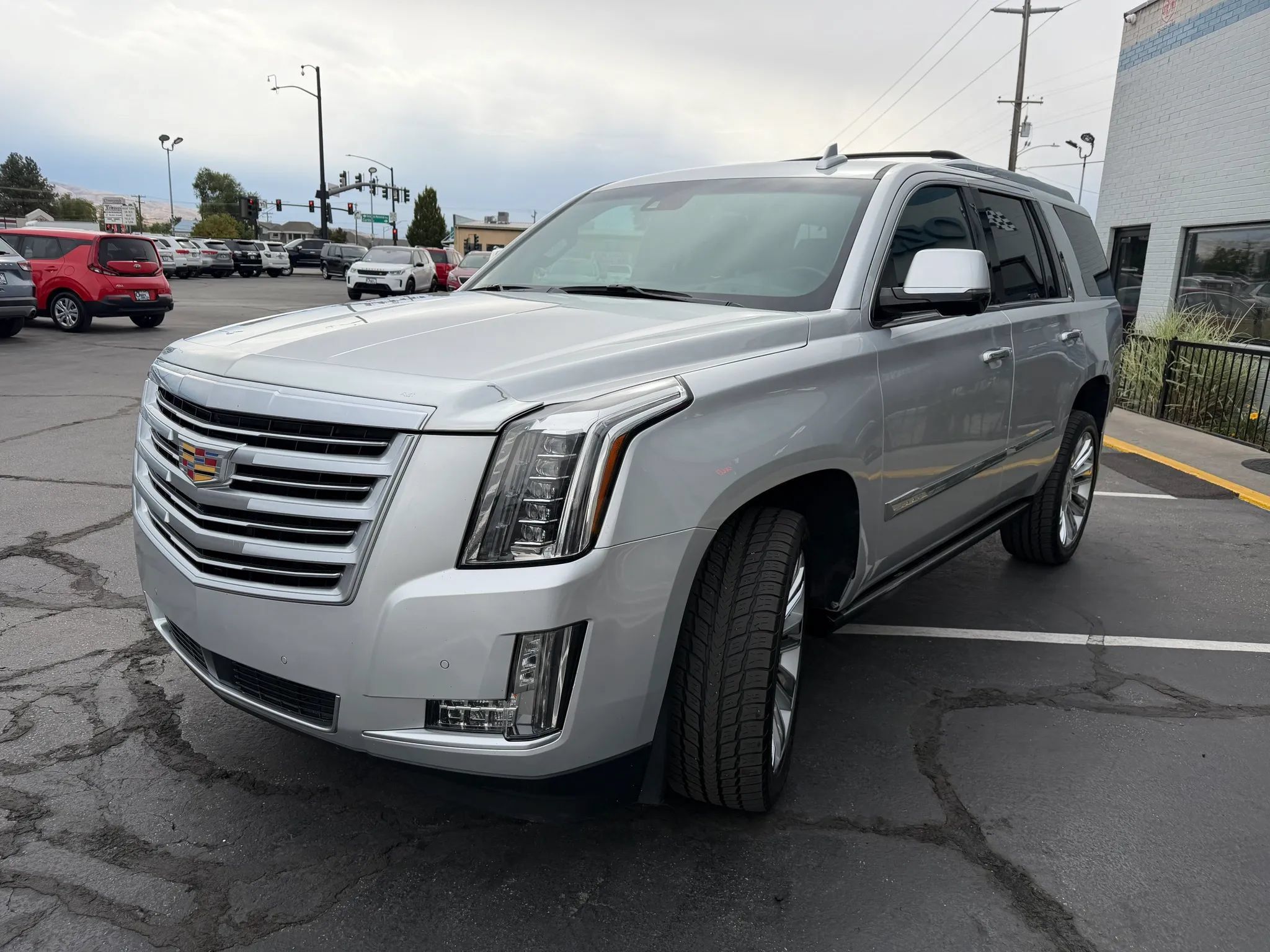 Used 2015 Cadillac Escalade Platinum AWD/4WD image 4