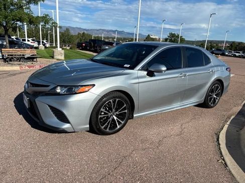 Used 2018 Toyota Camry SE w/ Audio Package FWD image 3