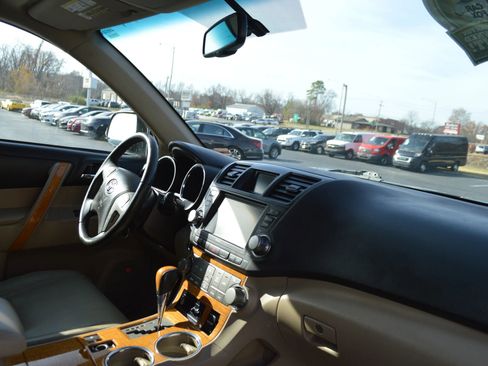 Used 2010 Toyota Highlander Limited image 19