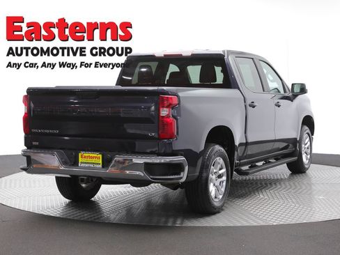 Used 2022 Chevrolet Silverado 1500 LT AWD/4WD image 5