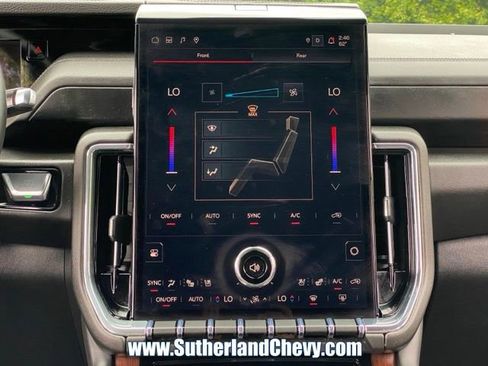 Used 2025 GMC Yukon XL Denali AWD/4WD image 33