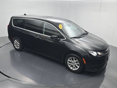 Used 2023 Chrysler Voyager LX FWD image 42
