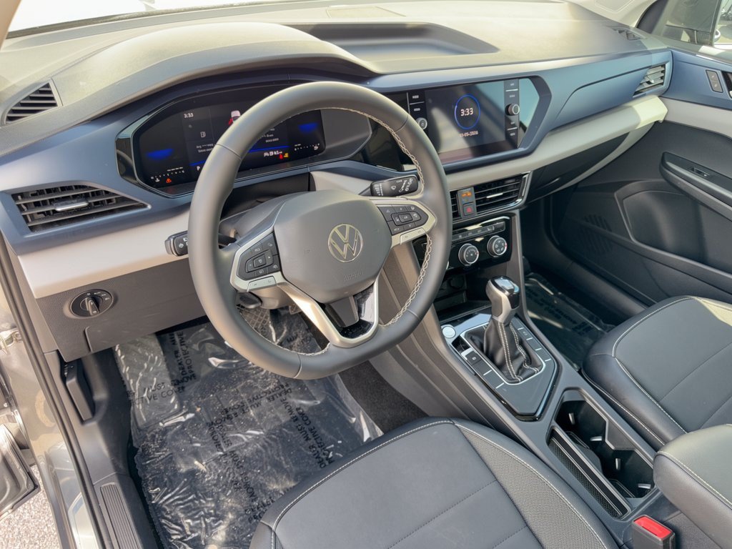 Used 2023 Volkswagen Taos SE w/ Panoramic Sunroof Package FWD image 4