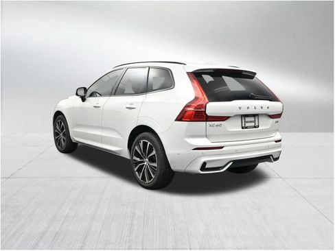Used 2024 Volvo XC60 B5 Plus w/ Climate Package AWD/4WD image 3
