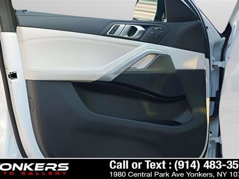 Used 2022 BMW X6 xDrive40i w/ Executive Package image 41