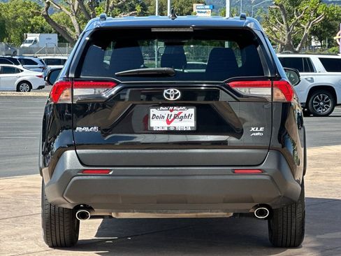 Used 2024 Toyota RAV4 XLE w/ Convenience Package image 5