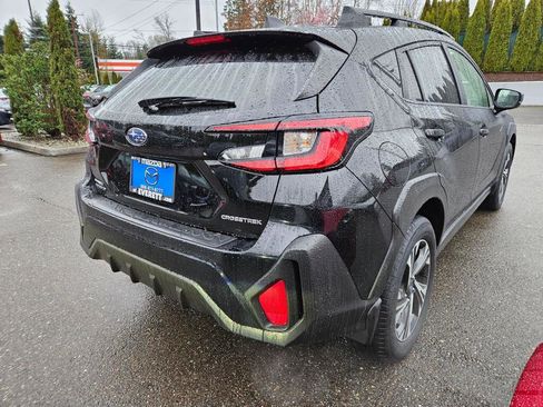 Used 2024 Subaru Crosstrek 2.0i Premium image 5
