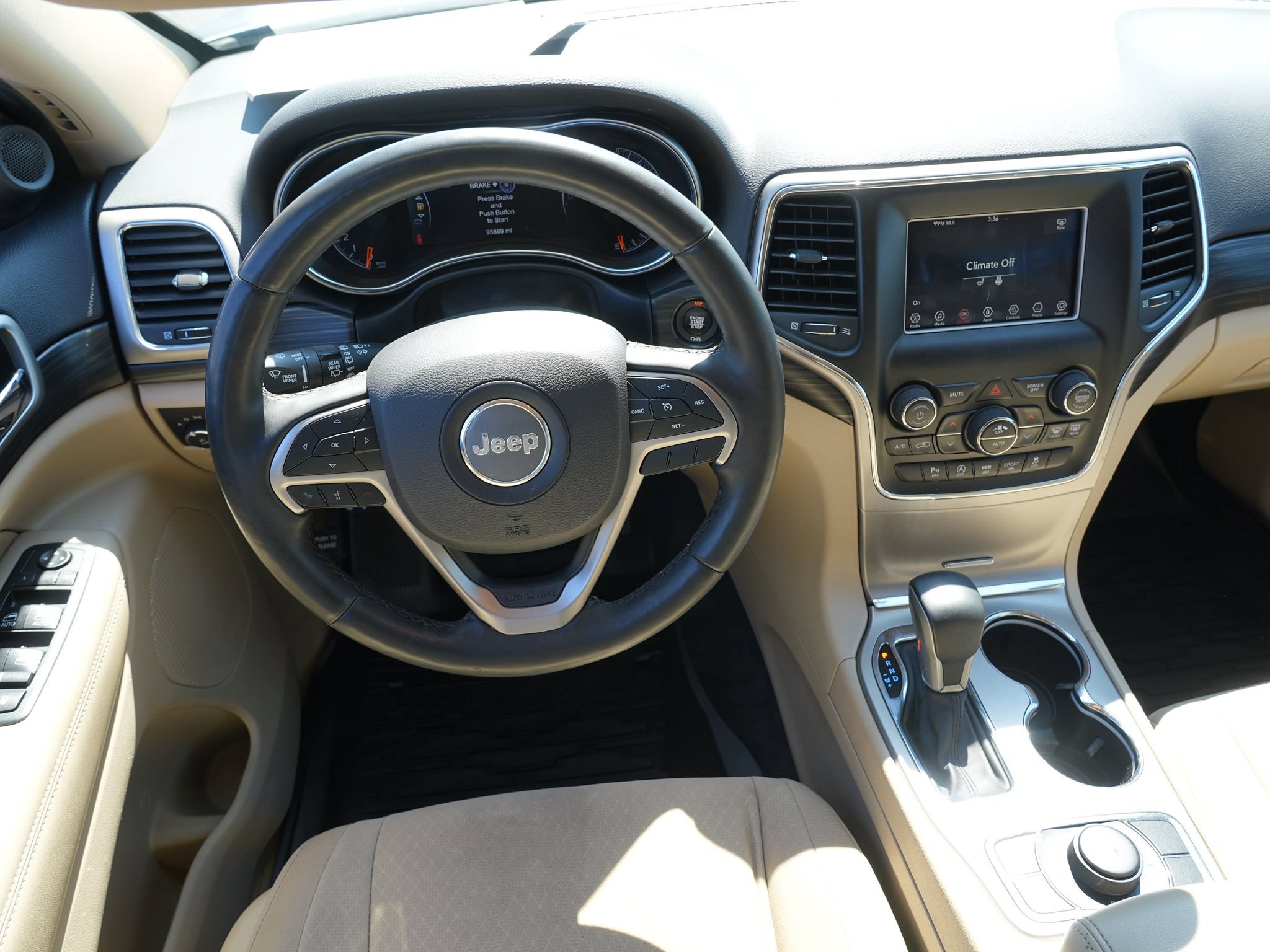 Used 2019 Jeep Grand Cherokee Laredo AWD/4WD image 21