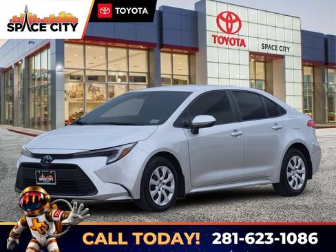 Certified 2025 Toyota Corolla LE FWD image 1