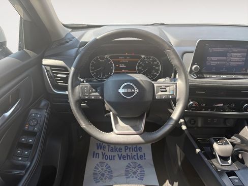 Used 2025 Nissan Rogue SV AWD/4WD image 12