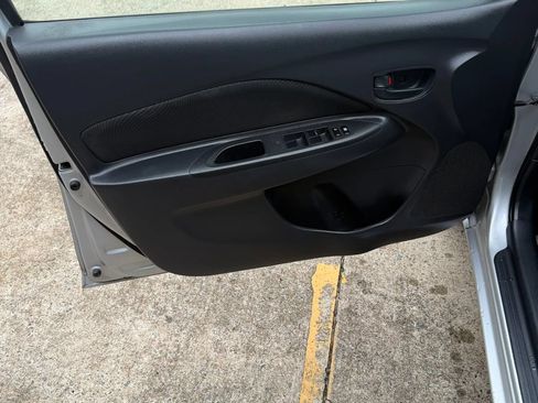 Used 2009 Toyota Yaris S FWD image 4
