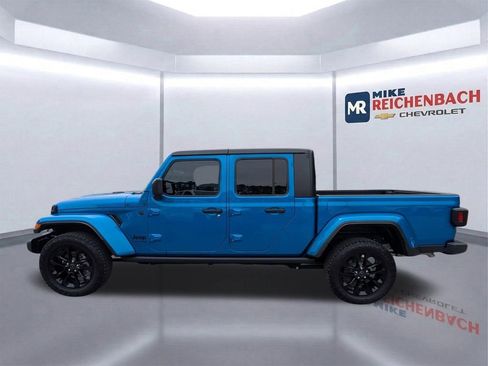 Used 2025 Jeep Gladiator Sport AWD/4WD image 7