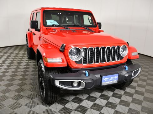 Used 2024 Jeep Wrangler Unlimited Sahara AWD/4WD image 3