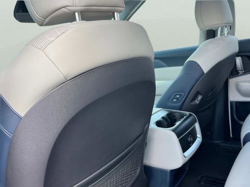 New 2026 Kia Carnival EX FWD image 22