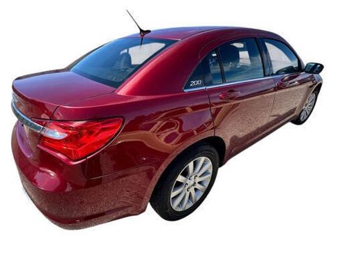 Used 2013 Chrysler 200 Touring FWD image 5