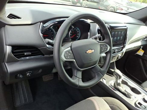 Used 2023 Chevrolet Traverse LT FWD image 8