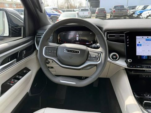 Certified 2025 Jeep Wagoneer 4WD image 17