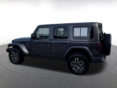 Used 2025 Jeep Wrangler Unlimited Sahara AWD/4WD image 7