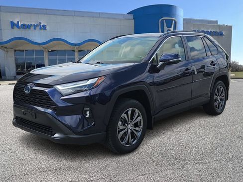 Used 2022 Toyota RAV4 XLE Premium AWD/4WD image 2