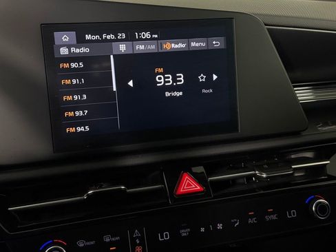 Used 2025 Kia Niro LX image 17