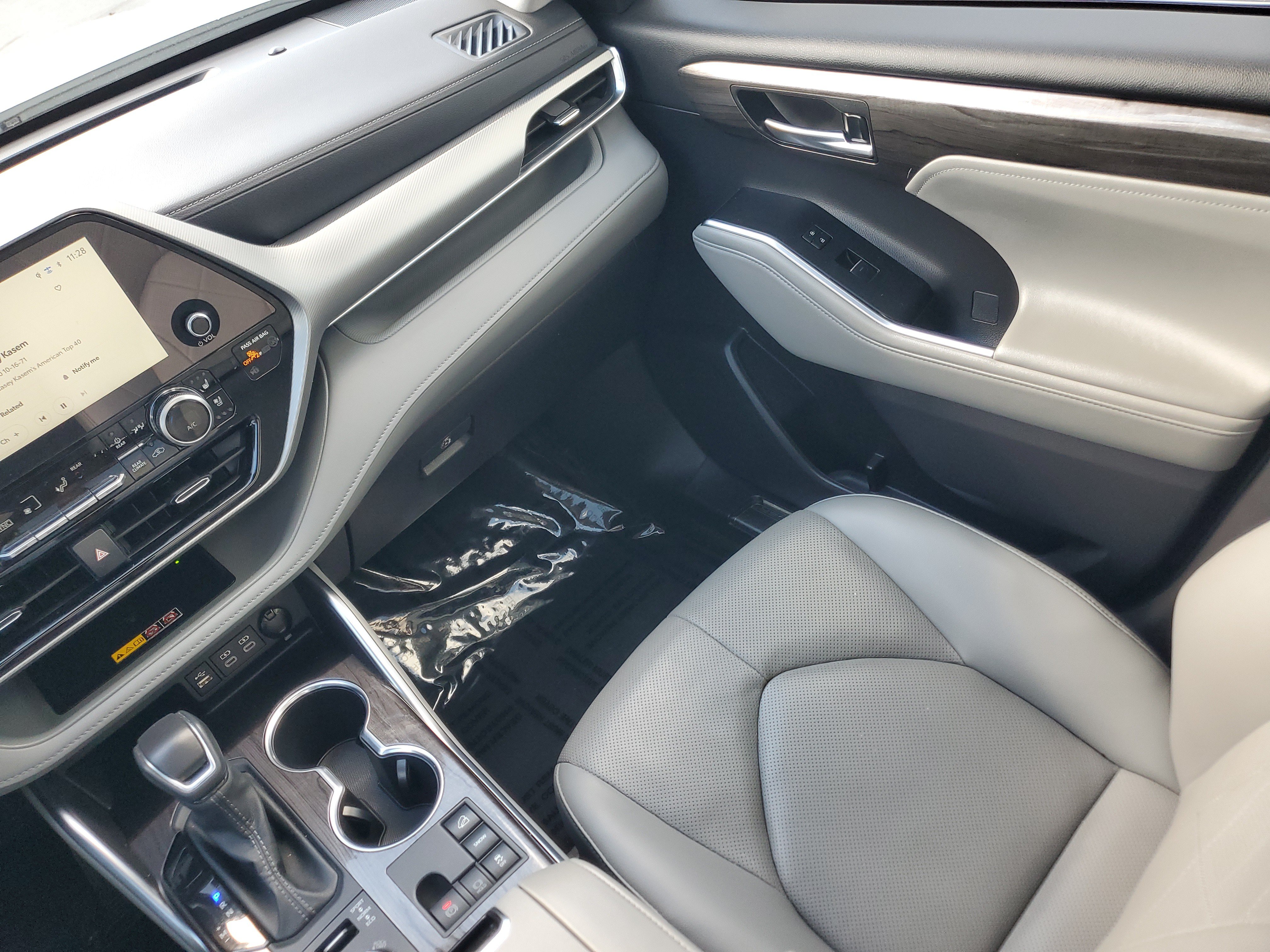 Certified 2026 Toyota Highlander AWD image 18