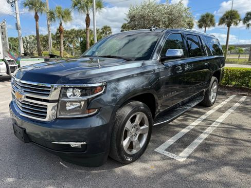 Used 2019 Chevrolet Suburban Premier RWD image 3