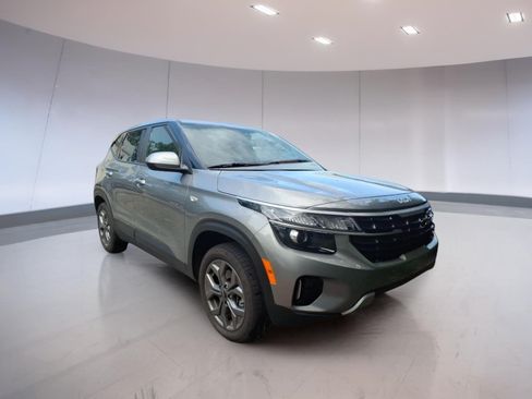 Used 2025 Kia Seltos LX AWD/4WD image 1