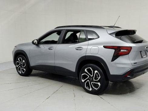 Used 2025 Chevrolet Trax RS w/ Driver Confidence Package image 3