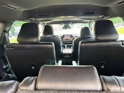 Used 2022 Toyota Highlander XSE AWD/4WD image 36