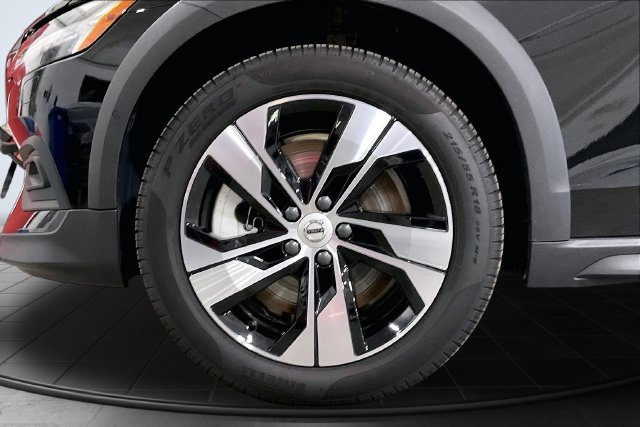 Certified 2026 Volvo V60 B5 Cross Country Plus AWD/4WD image 12