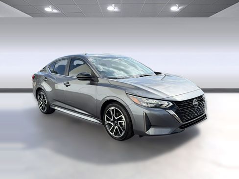 Used 2025 Nissan Sentra SR FWD image 7