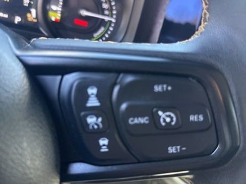 Used 2024 Jeep Wrangler Unlimited w/ Convenience Group AWD/4WD image 28