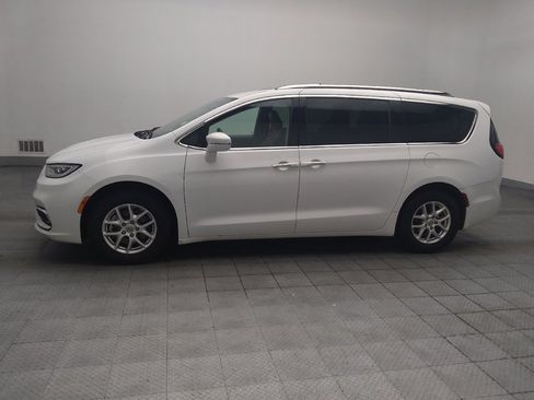 Used 2021 Chrysler Pacifica Touring-L FWD image 2